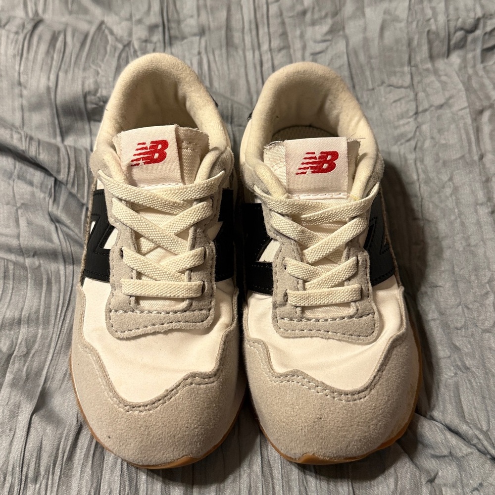 New Balance 237 sneakers. - Picture 5 of 5